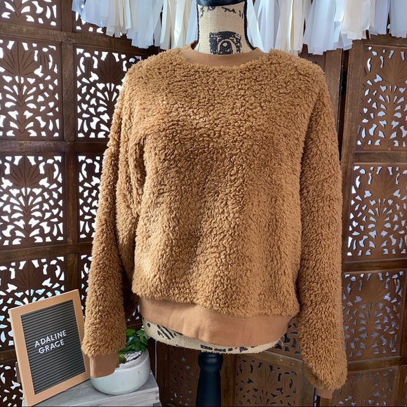 GAP Sweaters - Gap Sherpa/Teddy Crewneck Sweatshirt